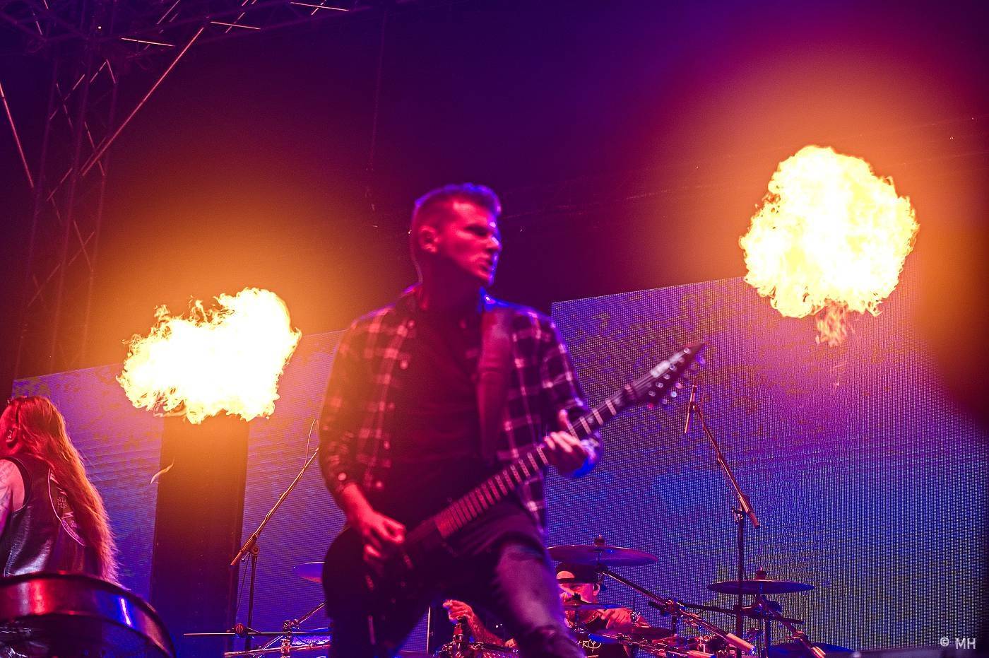 Vyprodaný Pekelný ostrov hostil Dymytry, Alkehol, Tři sestry, Vypsanou fiXu nebo Škwor