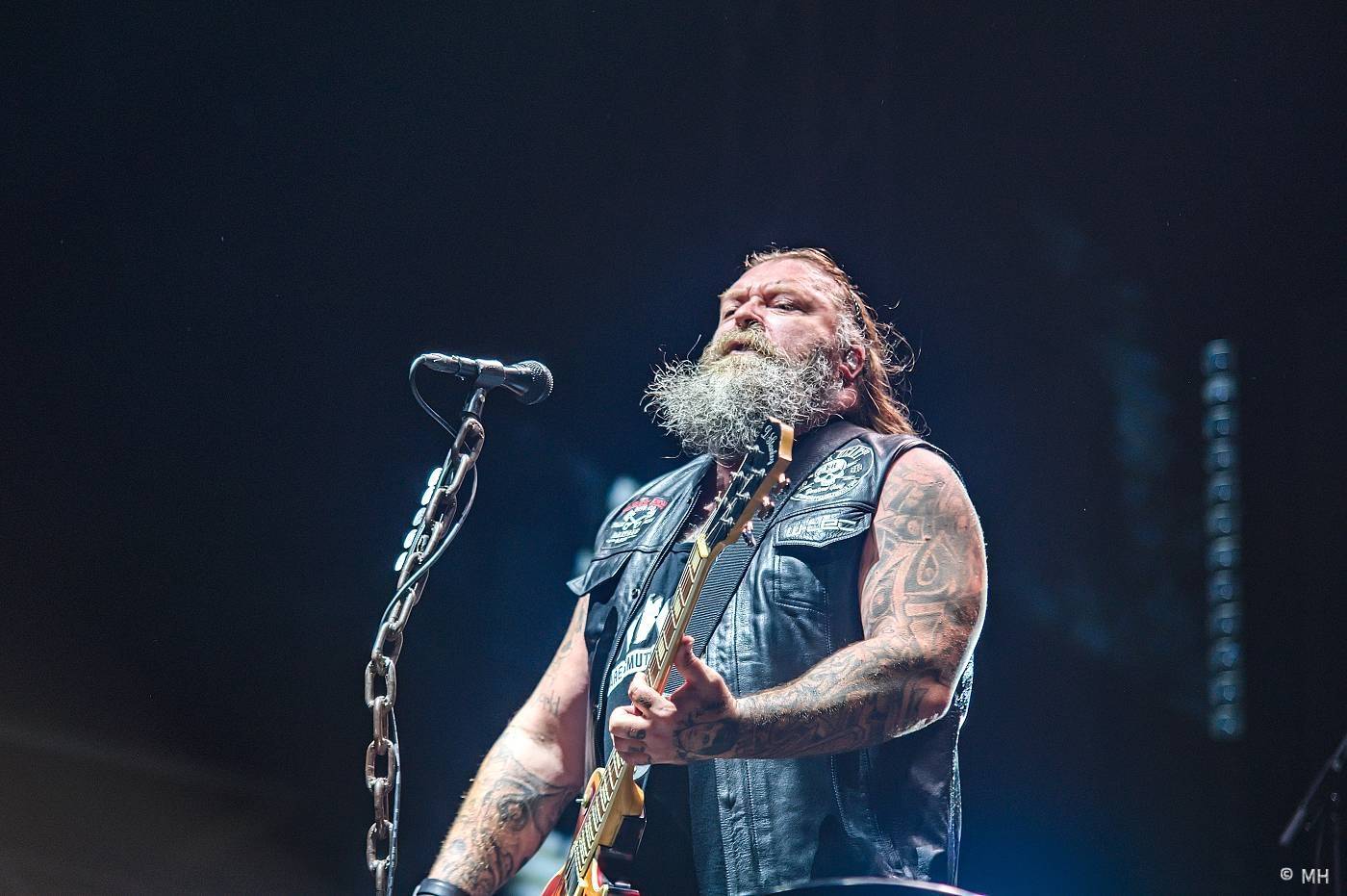 Vyprodaný Pekelný ostrov hostil Dymytry, Alkehol, Tři sestry, Vypsanou fiXu nebo Škwor