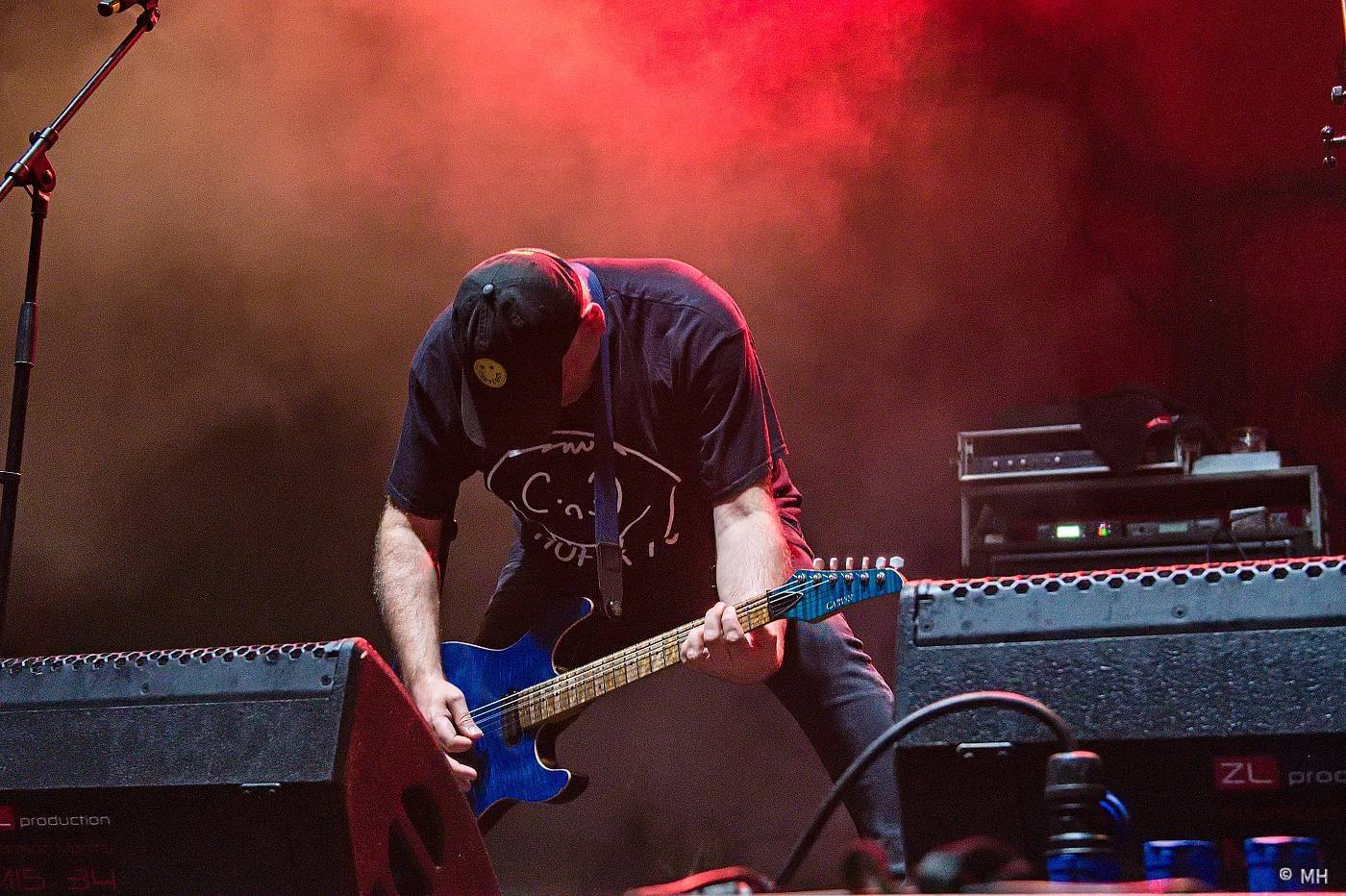 Vyprodaný Pekelný ostrov hostil Dymytry, Alkehol, Tři sestry, Vypsanou fiXu nebo Škwor