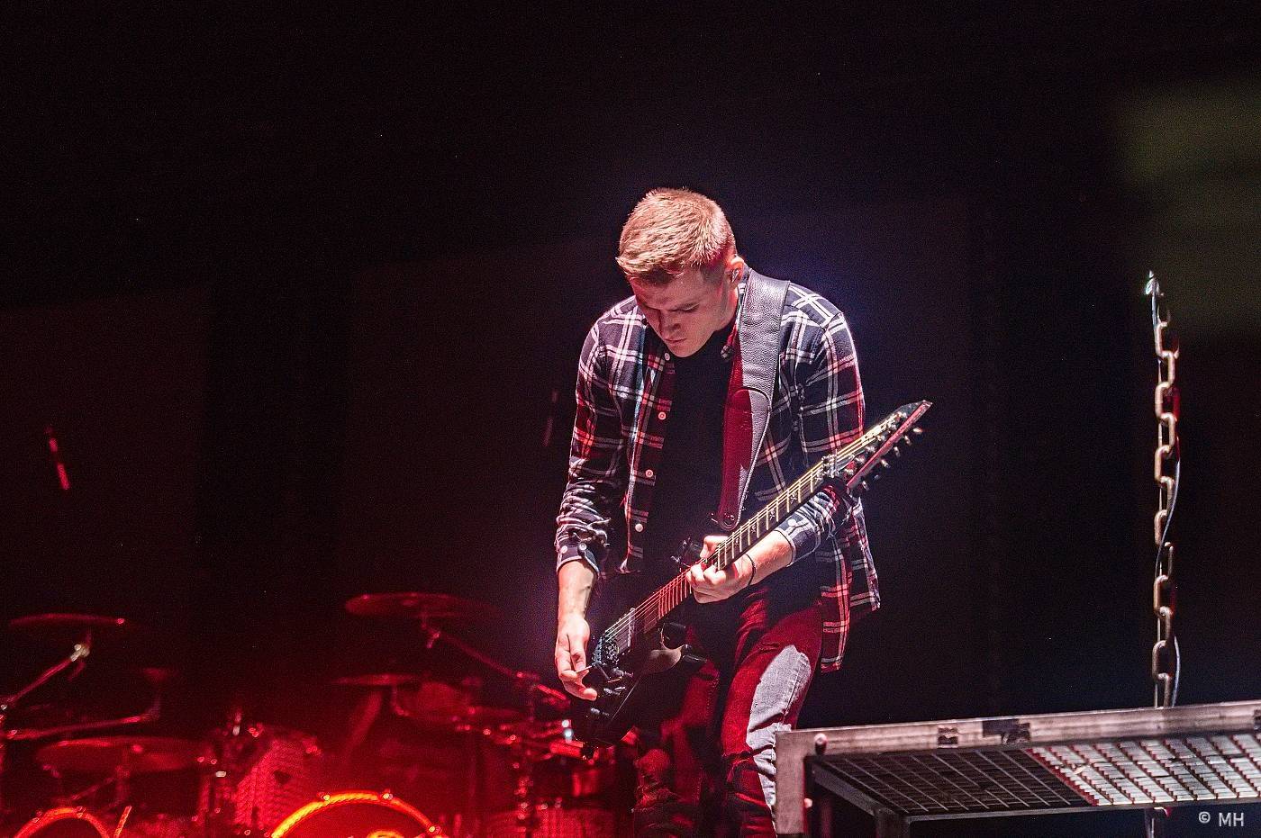 Vyprodaný Pekelný ostrov hostil Dymytry, Alkehol, Tři sestry, Vypsanou fiXu nebo Škwor