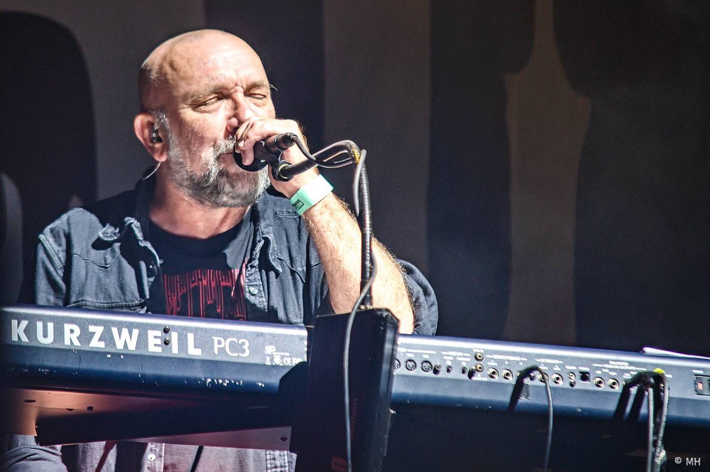 Vyprodaný Pekelný ostrov hostil Dymytry, Alkehol, Tři sestry, Vypsanou fiXu nebo Škwor