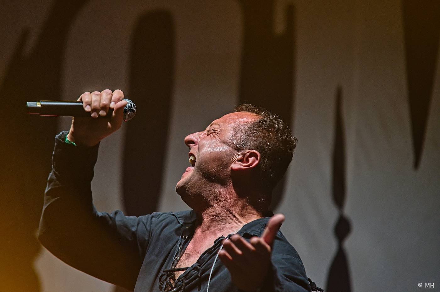 Vyprodaný Pekelný ostrov hostil Dymytry, Alkehol, Tři sestry, Vypsanou fiXu nebo Škwor