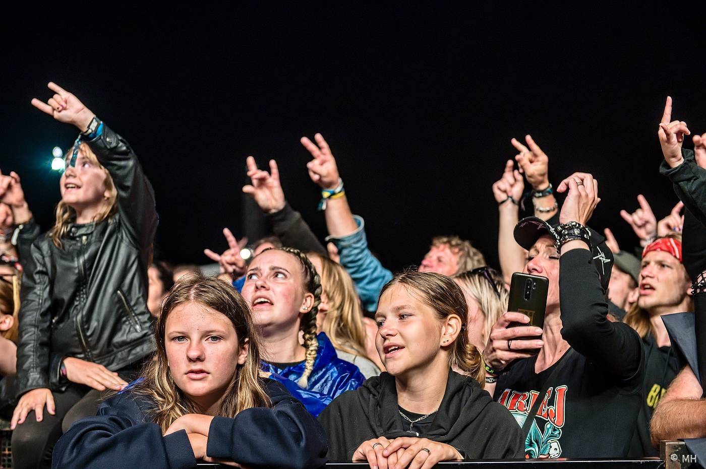 Vyprodaný Pekelný ostrov hostil Dymytry, Alkehol, Tři sestry, Vypsanou fiXu nebo Škwor