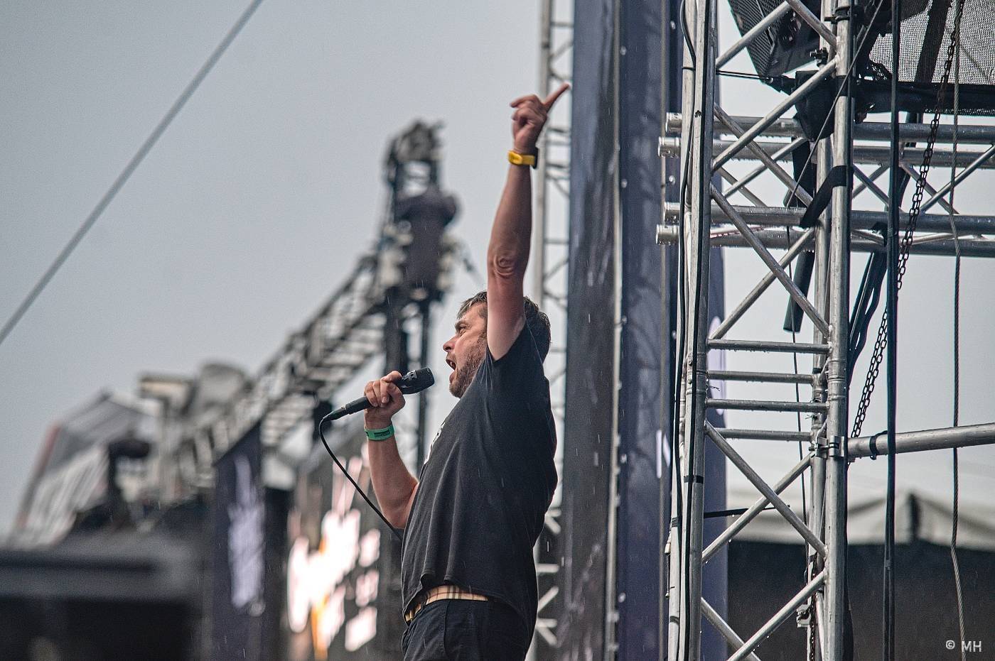 Vyprodaný Pekelný ostrov hostil Dymytry, Alkehol, Tři sestry, Vypsanou fiXu nebo Škwor