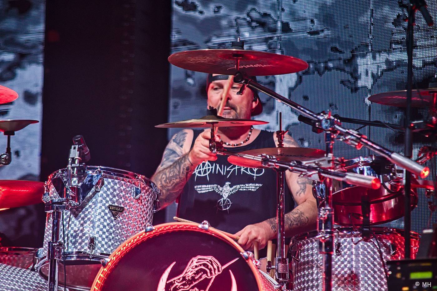 Vyprodaný Pekelný ostrov hostil Dymytry, Alkehol, Tři sestry, Vypsanou fiXu nebo Škwor