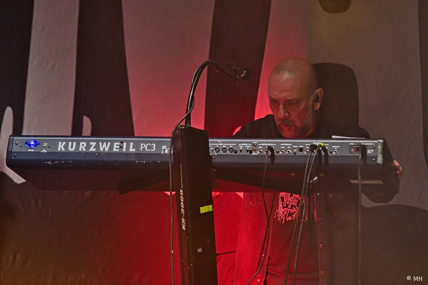 Vyprodaný Pekelný ostrov hostil Dymytry, Alkehol, Tři sestry, Vypsanou fiXu nebo Škwor