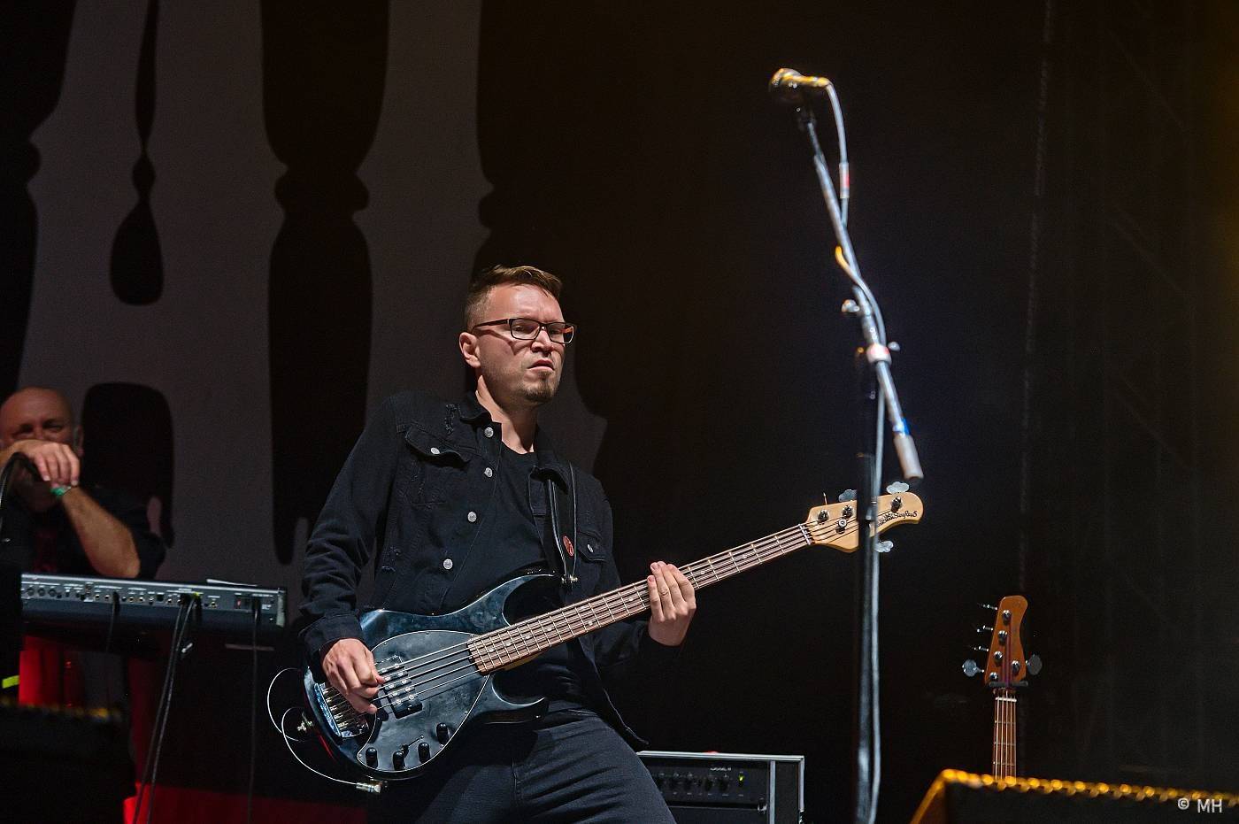 Vyprodaný Pekelný ostrov hostil Dymytry, Alkehol, Tři sestry, Vypsanou fiXu nebo Škwor