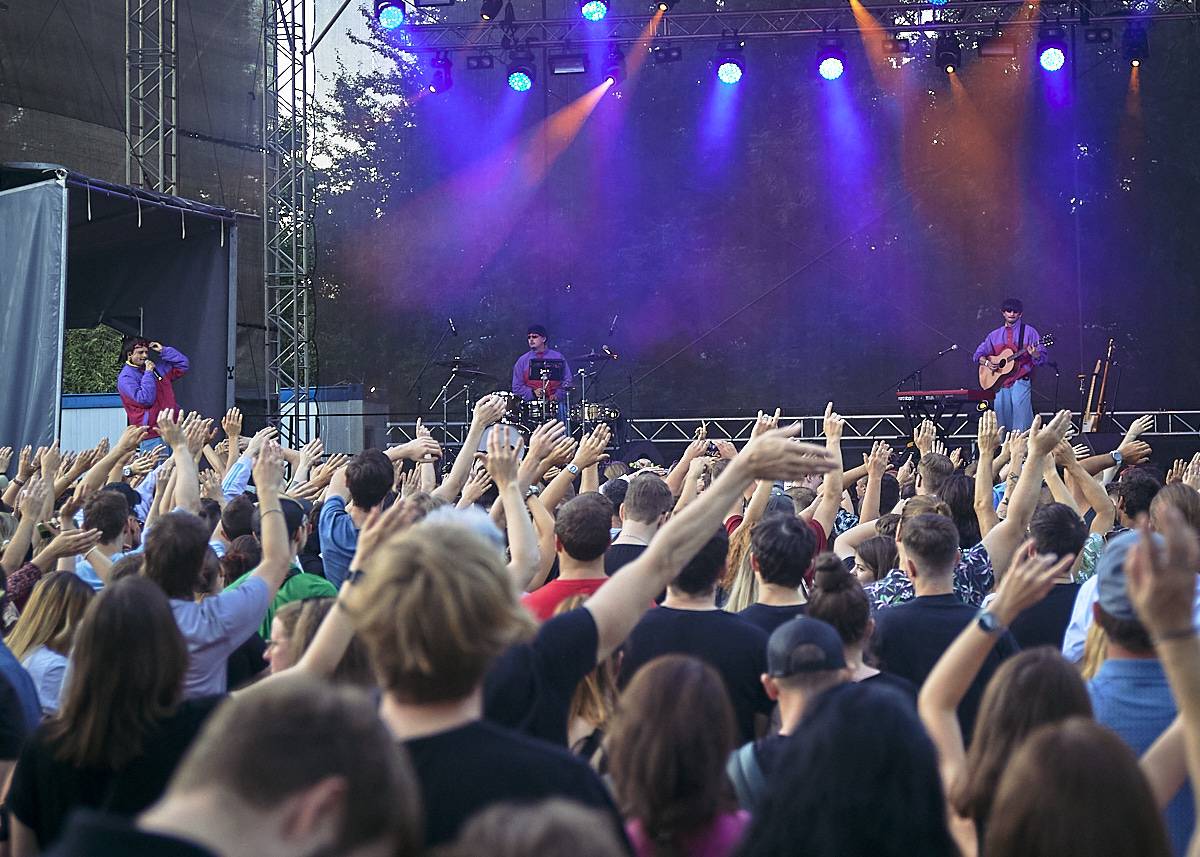 Excentrický Oliver Tree rozeskákal Ledárny Braník, jeho hostem byli Lufťáci
