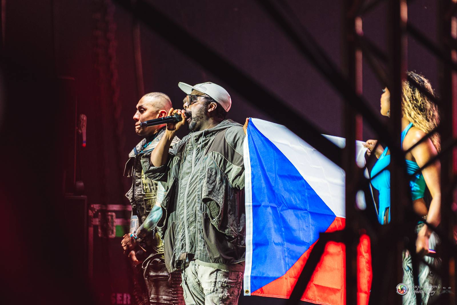 Povedený návrat do Prahy. Black Eyed Peas roztančili Žluté lázně