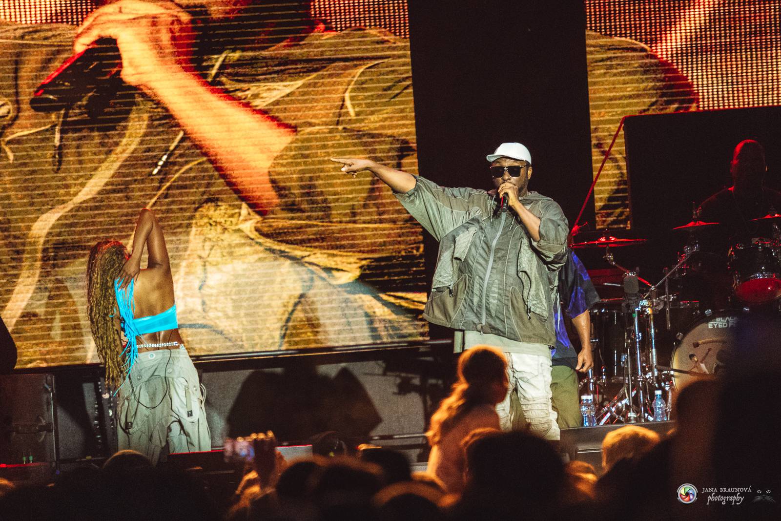 Povedený návrat do Prahy. Black Eyed Peas roztančili Žluté lázně