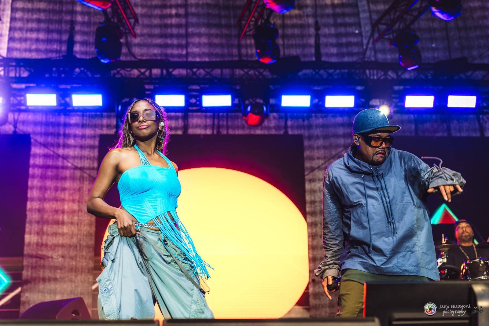 Povedený návrat do Prahy. Black Eyed Peas roztančili Žluté lázně