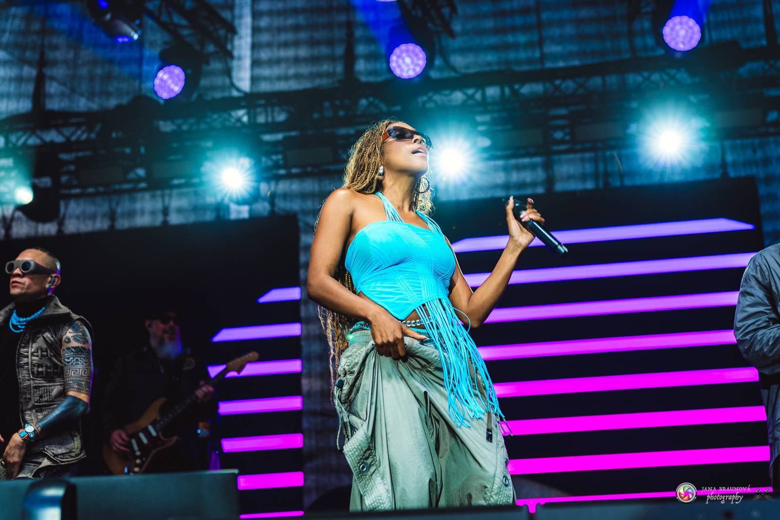 Povedený návrat do Prahy. Black Eyed Peas roztančili Žluté lázně