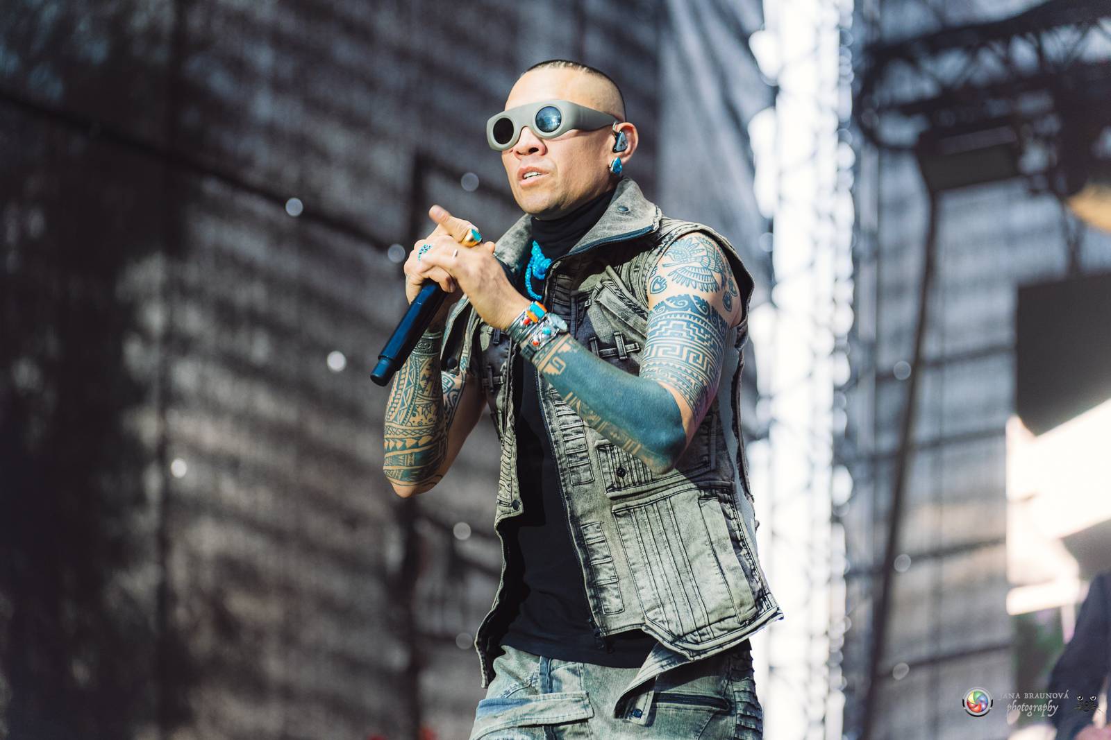 Povedený návrat do Prahy. Black Eyed Peas roztančili Žluté lázně