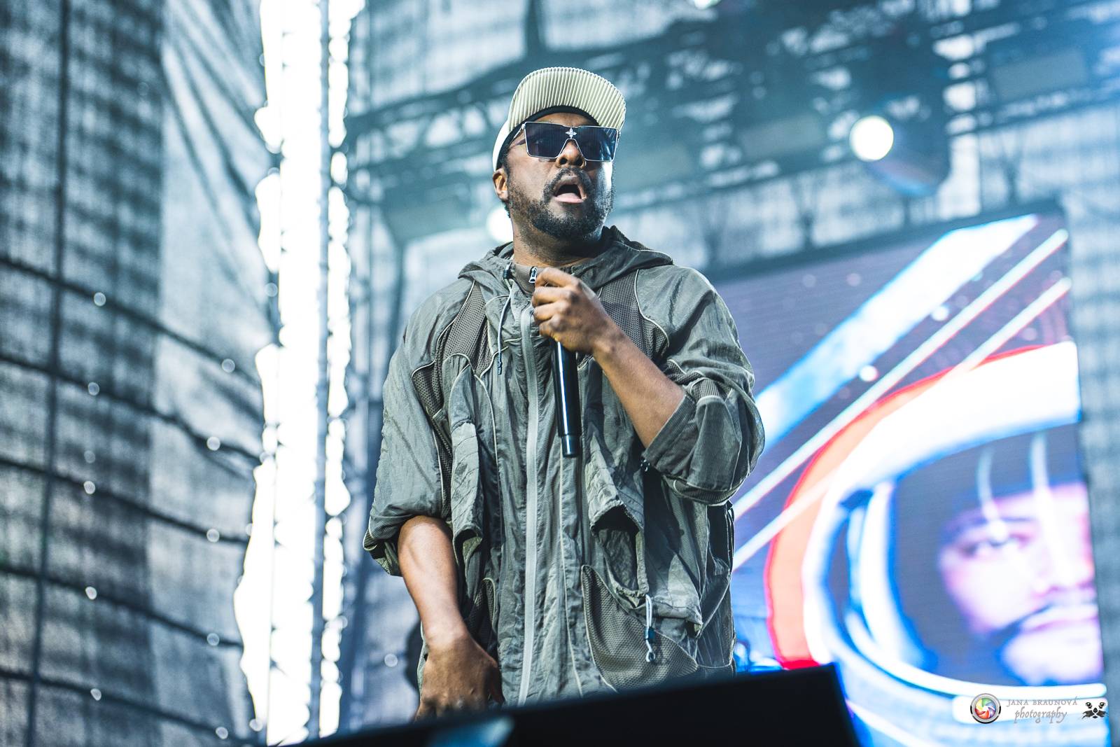 Povedený návrat do Prahy. Black Eyed Peas roztančili Žluté lázně