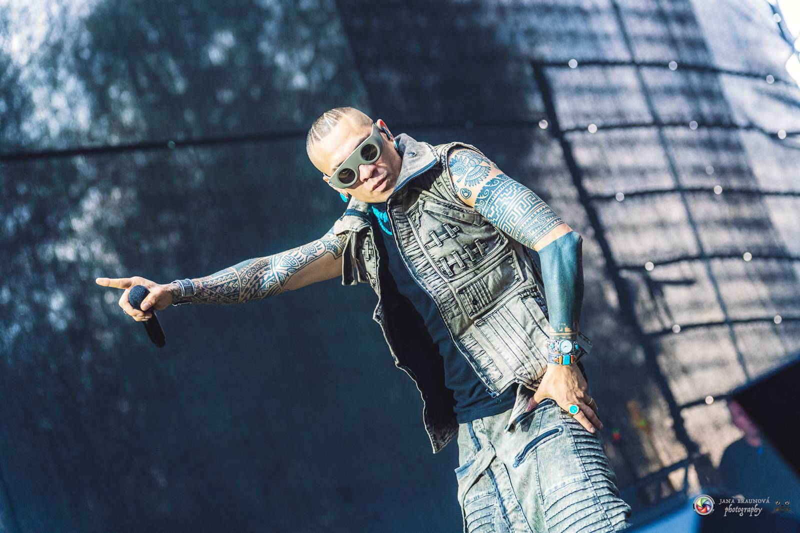 Povedený návrat do Prahy. Black Eyed Peas roztančili Žluté lázně