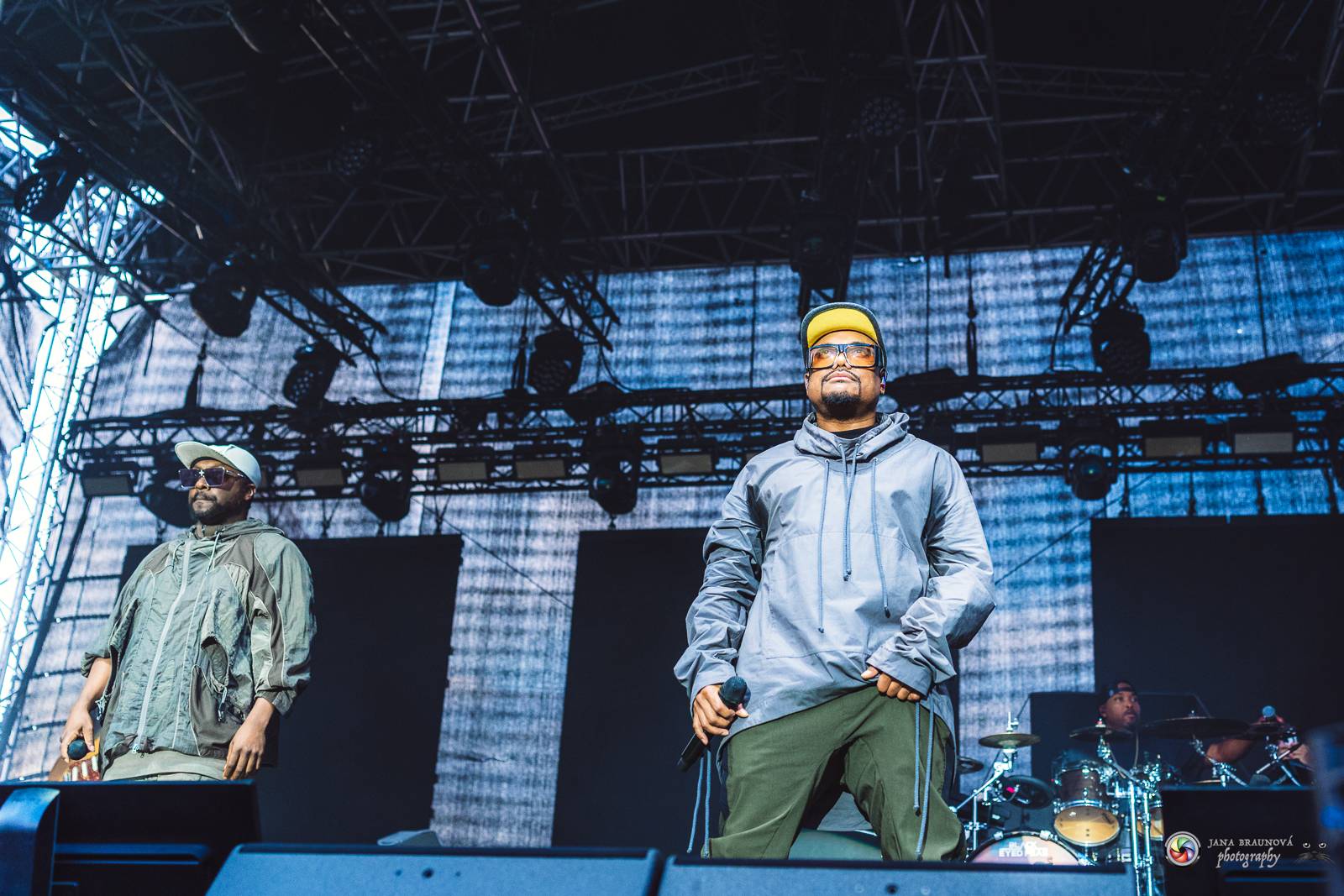 Povedený návrat do Prahy. Black Eyed Peas roztančili Žluté lázně