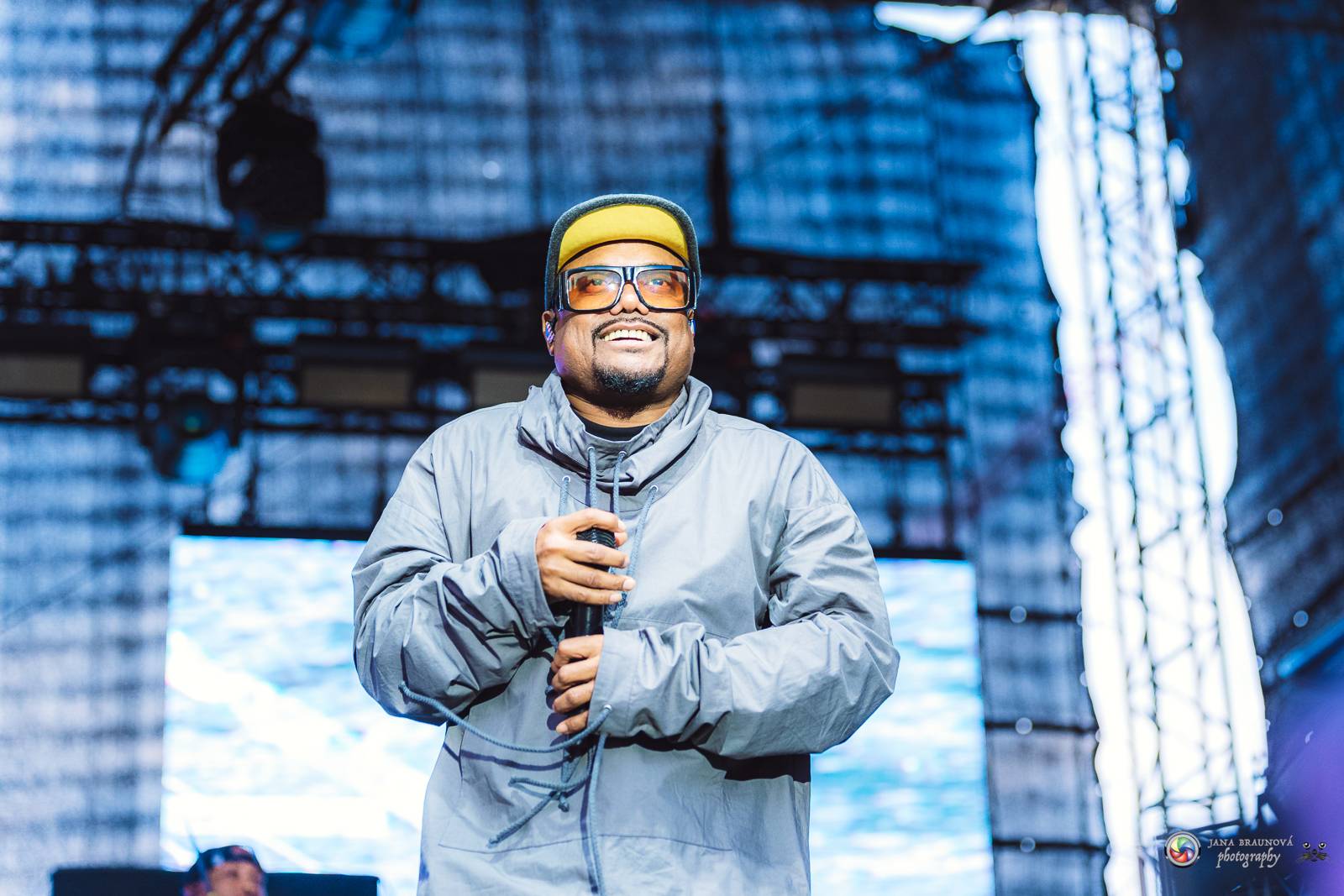 Povedený návrat do Prahy. Black Eyed Peas roztančili Žluté lázně