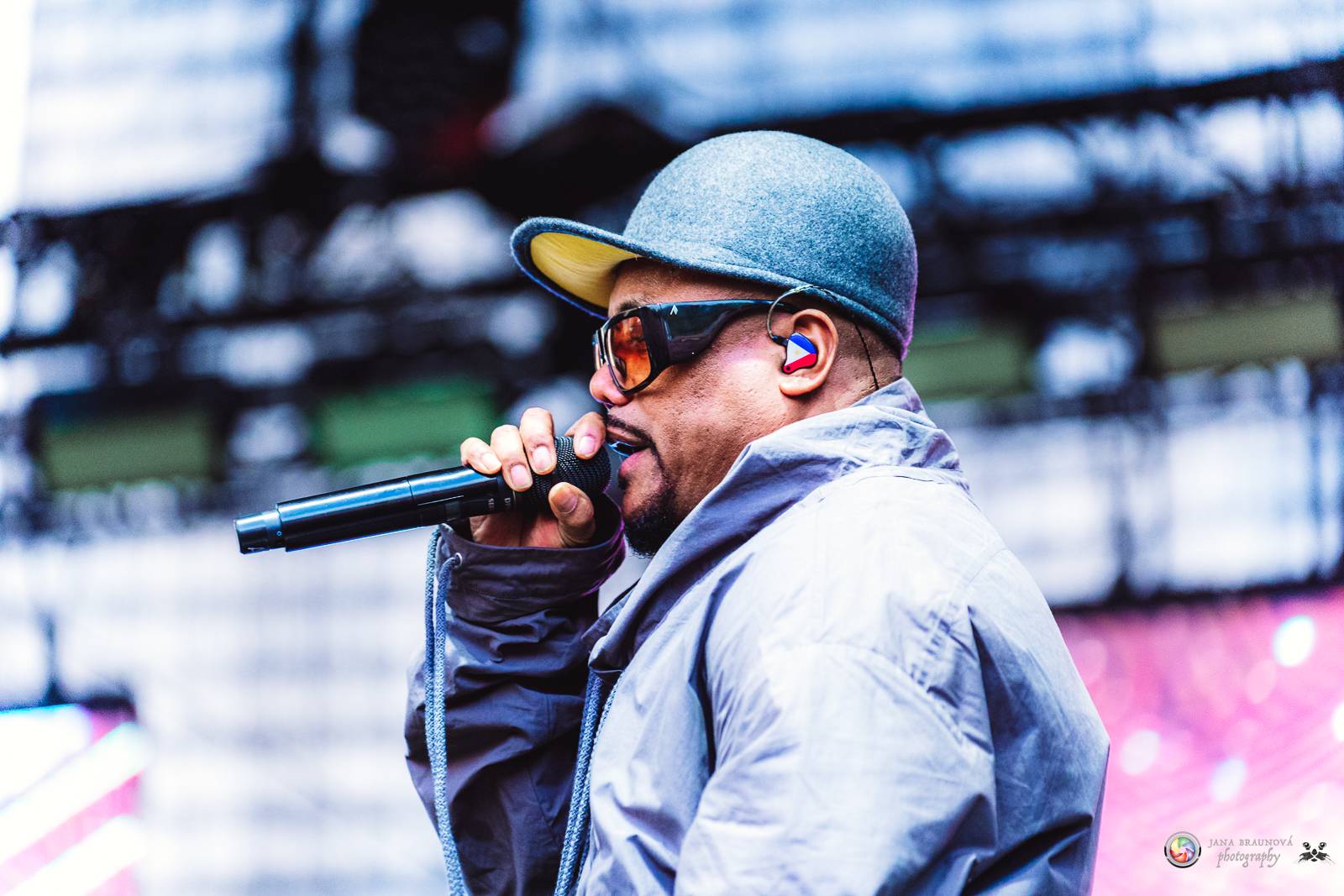 Povedený návrat do Prahy. Black Eyed Peas roztančili Žluté lázně