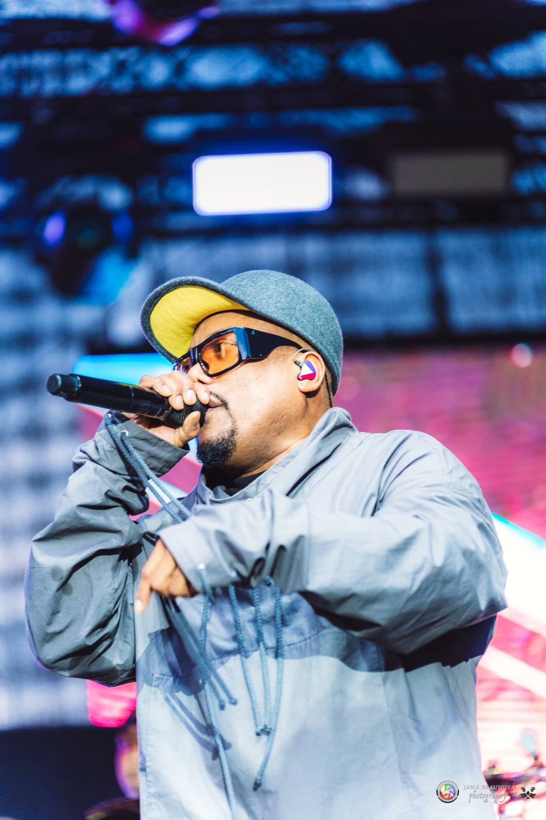 Povedený návrat do Prahy. Black Eyed Peas roztančili Žluté lázně