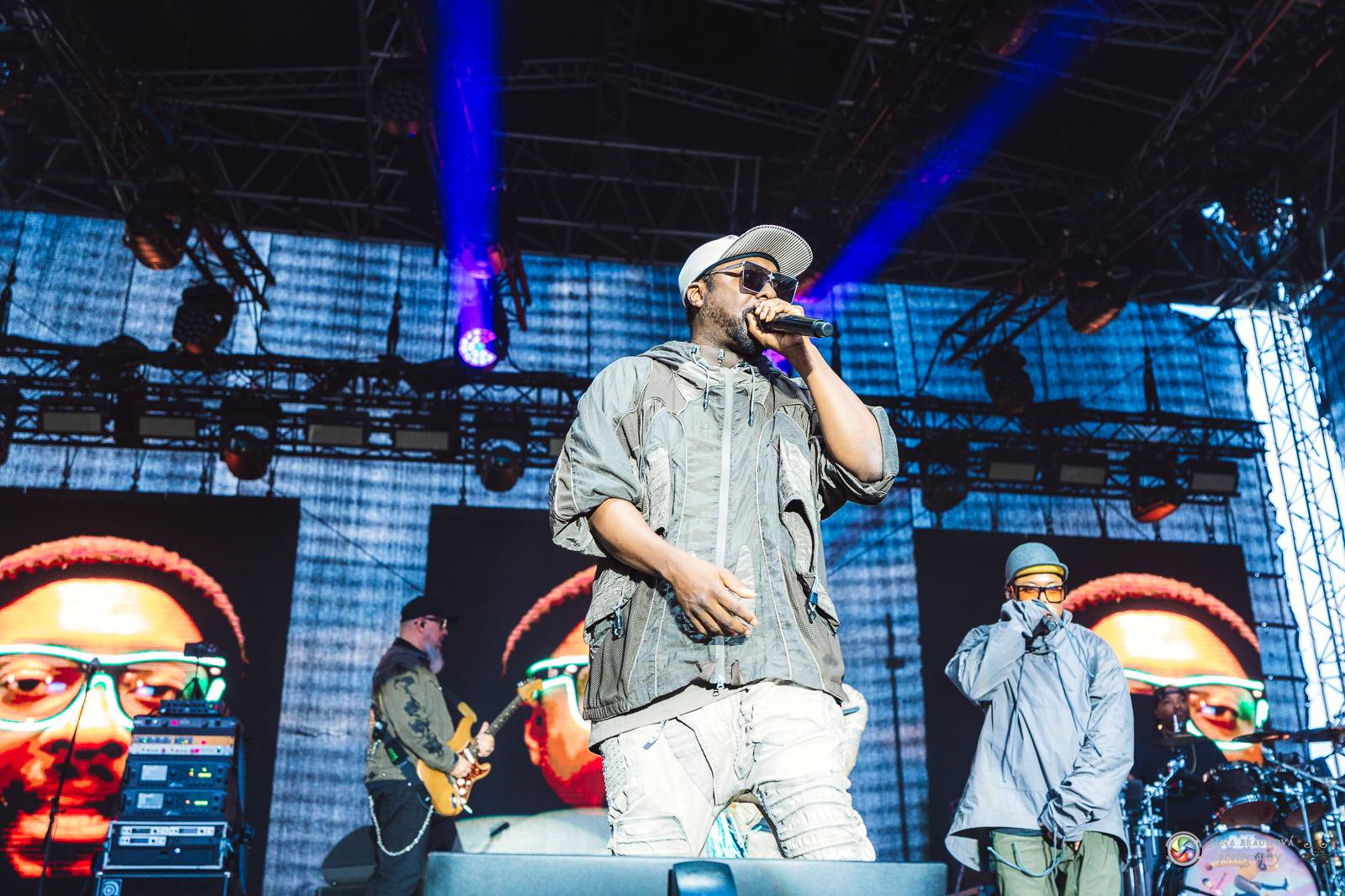 Povedený návrat do Prahy. Black Eyed Peas roztančili Žluté lázně