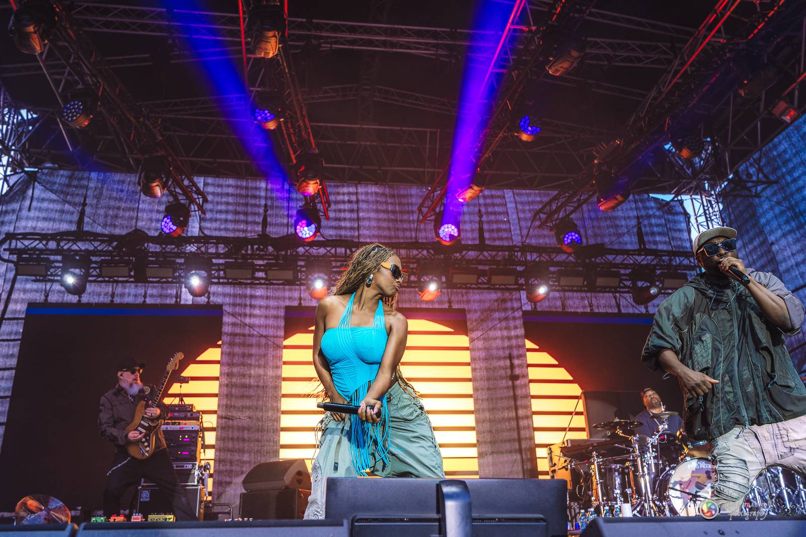 Povedený návrat do Prahy. Black Eyed Peas roztančili Žluté lázně