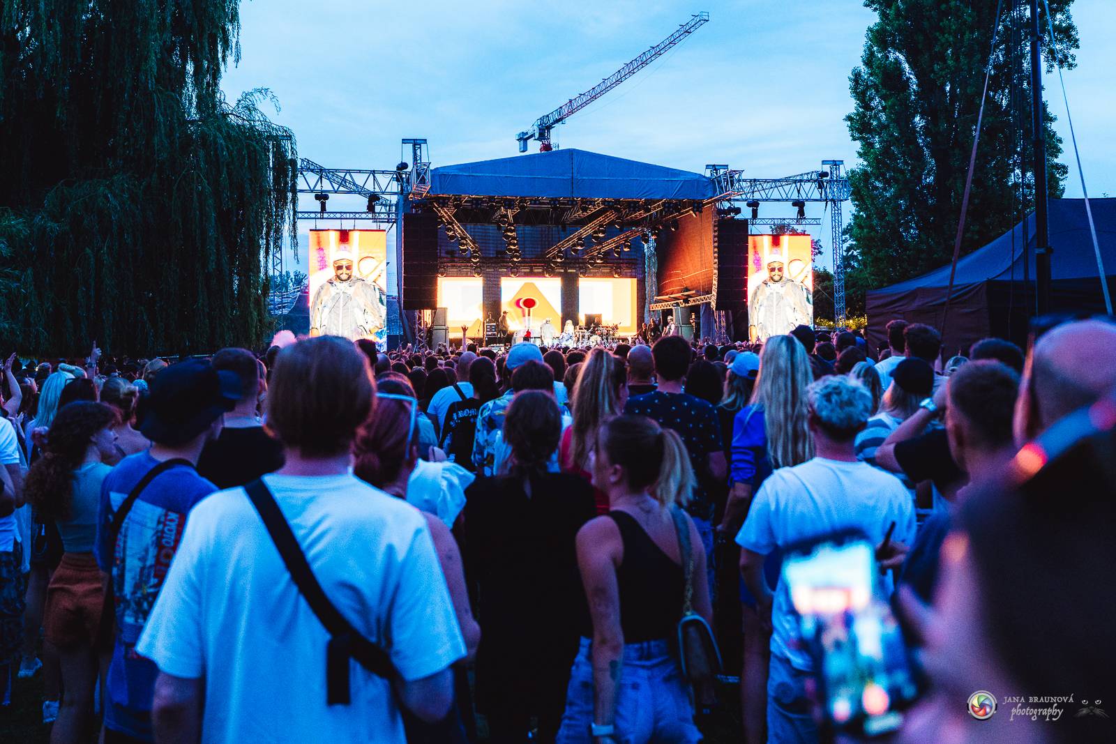 Povedený návrat do Prahy. Black Eyed Peas roztančili Žluté lázně