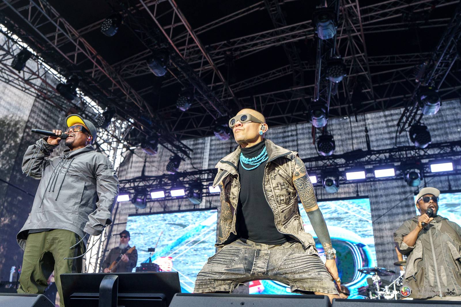 Povedený návrat do Prahy. Black Eyed Peas roztančili Žluté lázně