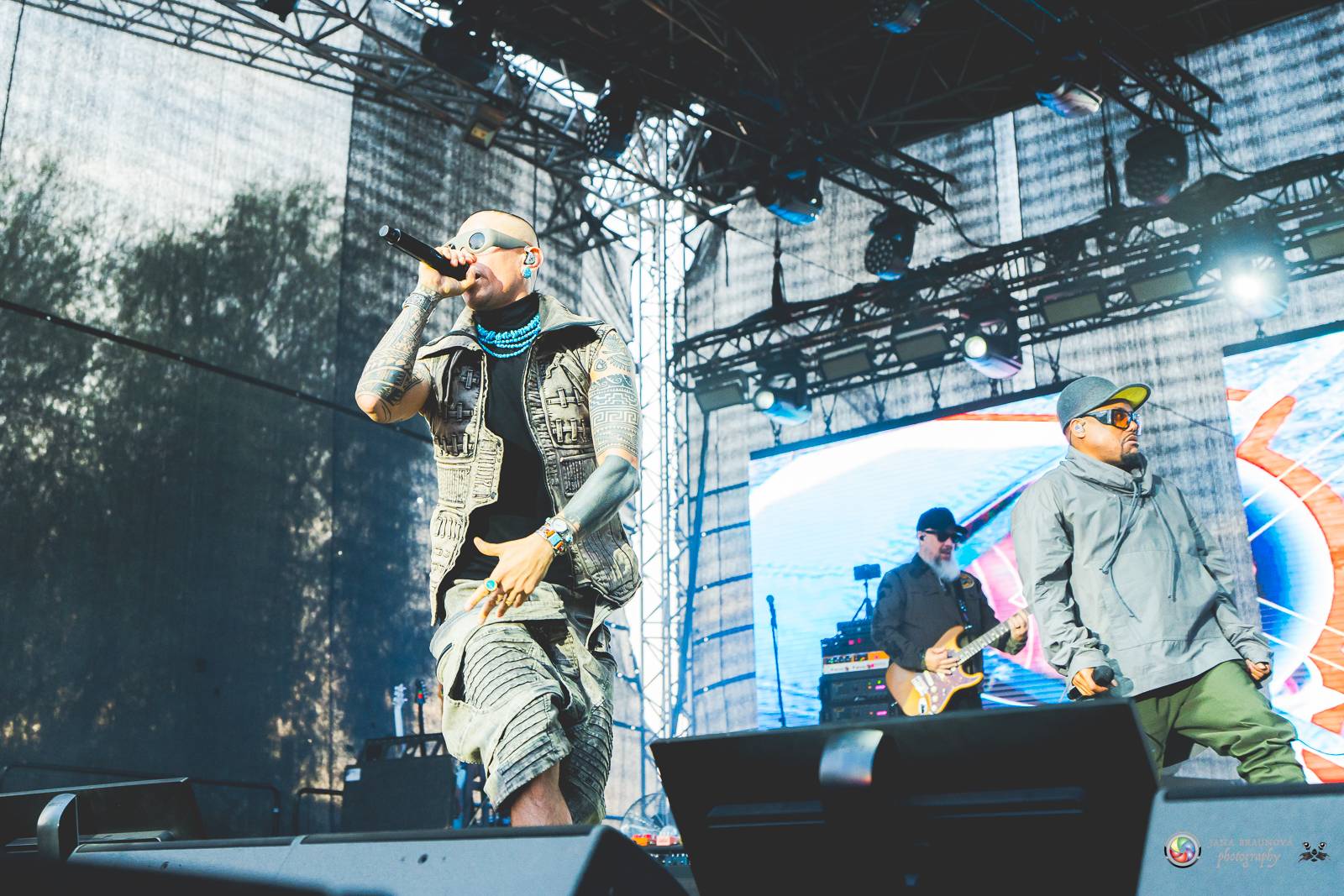 Povedený návrat do Prahy. Black Eyed Peas roztančili Žluté lázně