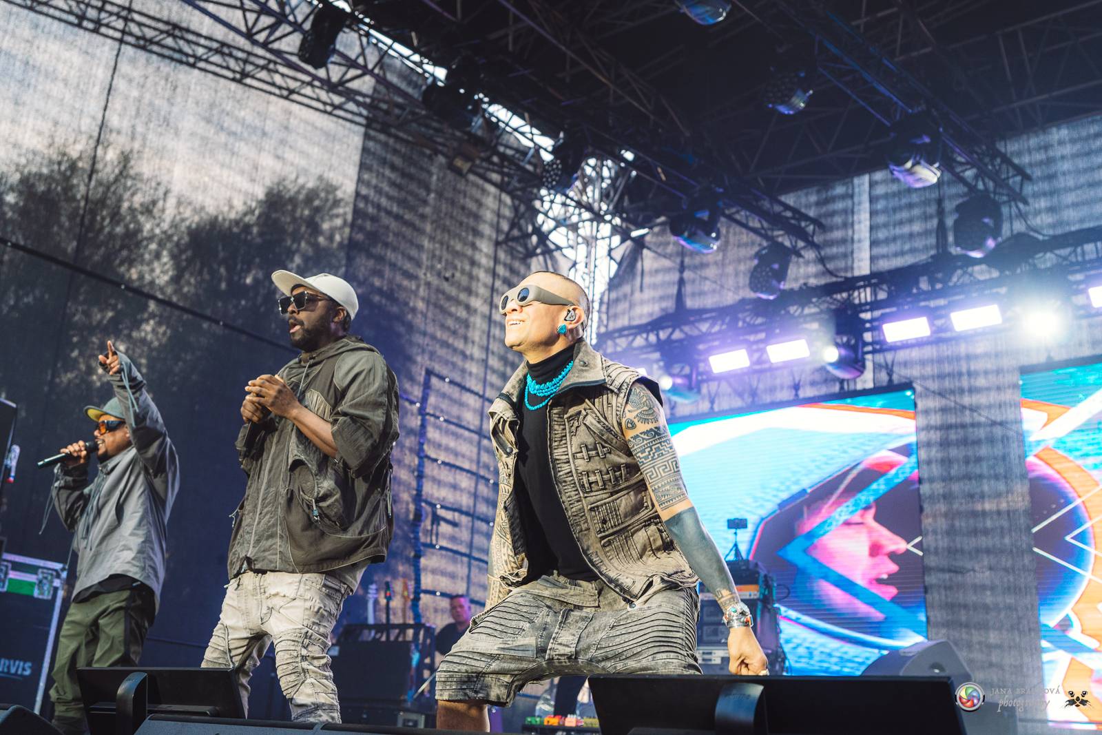 Povedený návrat do Prahy. Black Eyed Peas roztančili Žluté lázně