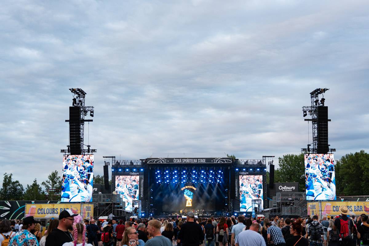 Colours of Ostrava zahájil Vojtěch Dyk, Tom Morello ohromil svým kytarovým mistrovstvím