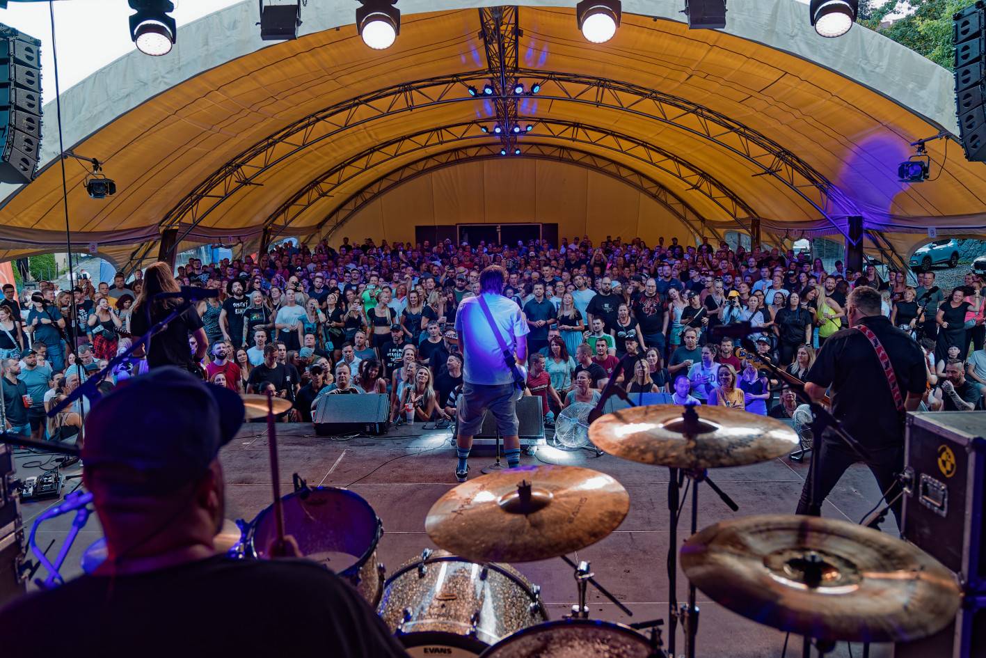 Iné Kafe odehrálo před zaplněnou Občanskou plovárnou jediný letošní pražský koncert