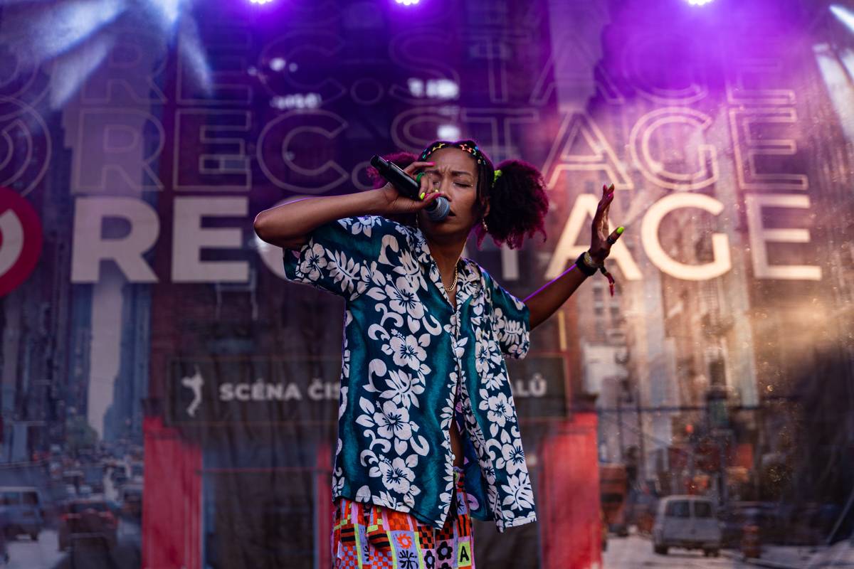 Třetí den na Colours of Ostrava pod taktovkou Lenny, Emmy Smetany a Jordana Haje nebo Son Mieux