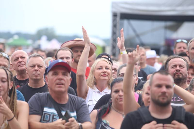 Cibula Fest slavil patnáct let. Přáli mu Dymytry, Jelen či Kontrafakt, Mirai Navrátil v areálu přistál s letadlem