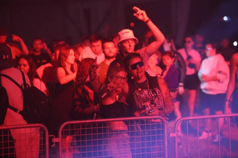 Cibula Fest slavil patnáct let. Přáli mu Dymytry, Jelen či Kontrafakt, Mirai Navrátil v areálu přistál s letadlem