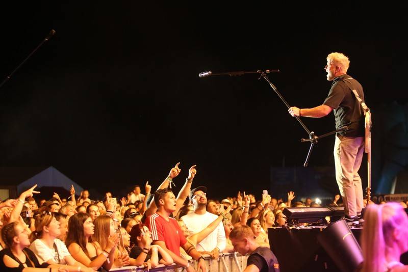 Cibula Fest slavil patnáct let. Přáli mu Dymytry, Jelen či Kontrafakt, Mirai Navrátil v areálu přistál s letadlem