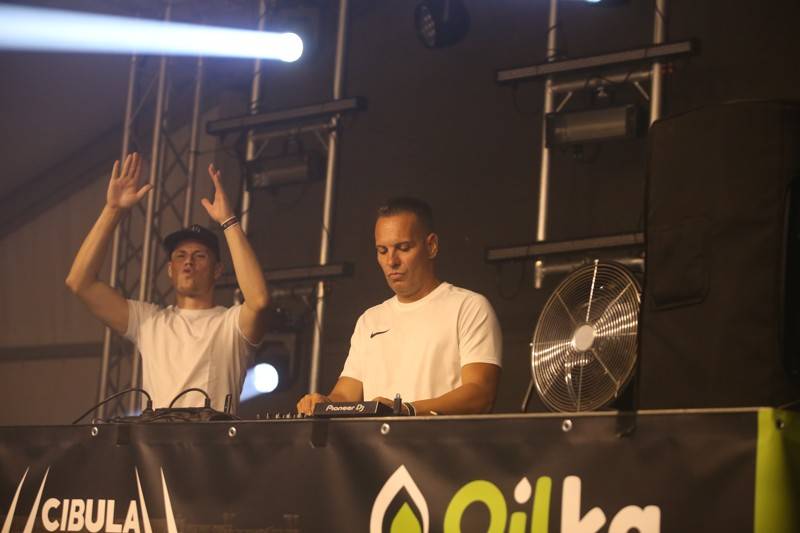 Cibula Fest slavil patnáct let. Přáli mu Dymytry, Jelen či Kontrafakt, Mirai Navrátil v areálu přistál s letadlem