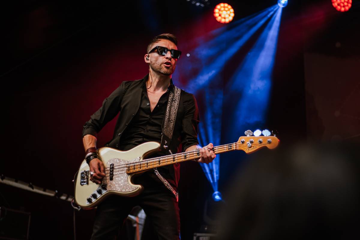 Michal Hrůza zazpíval Občanské plovárně, na pódium si pozval i Michala Malátného