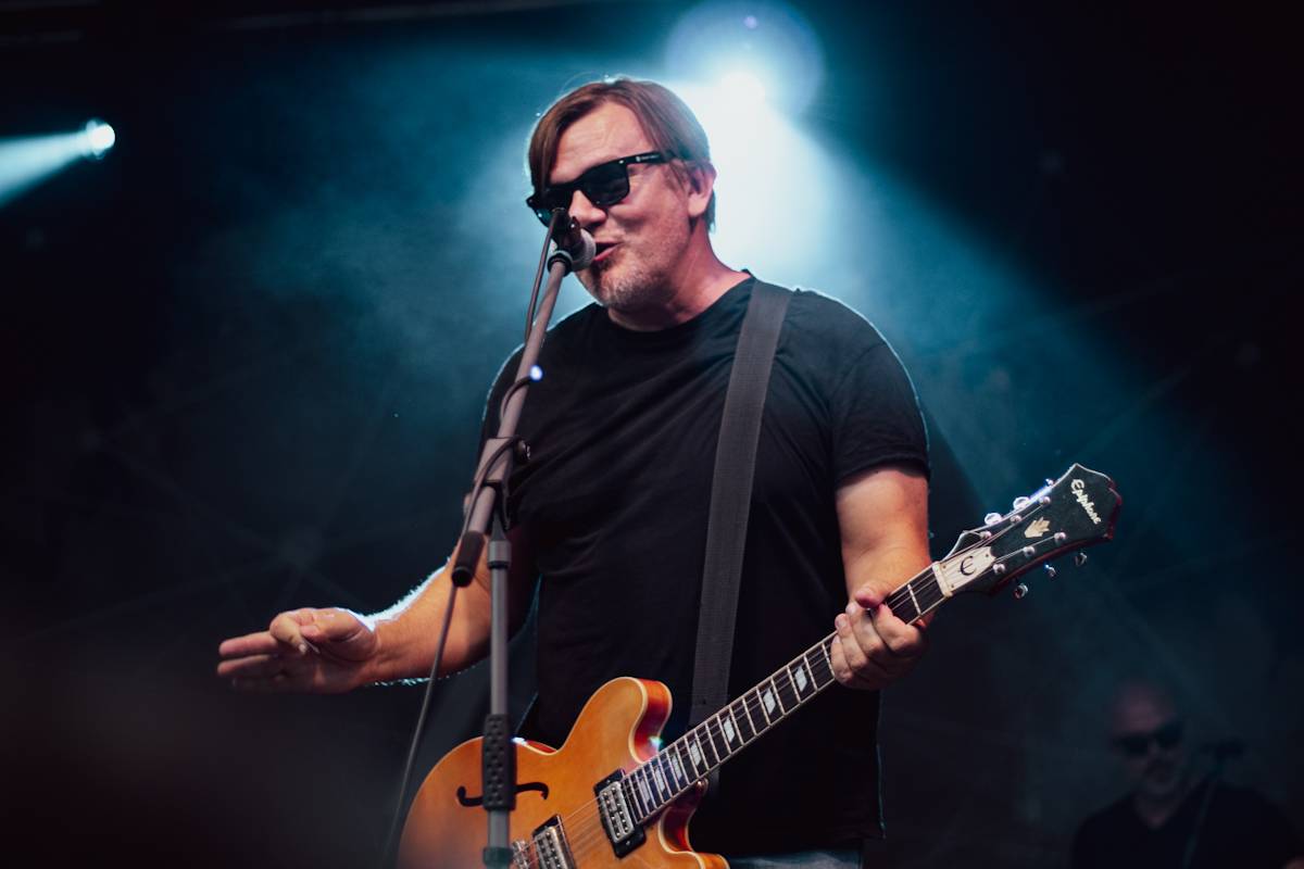 Michal Hrůza zazpíval Občanské plovárně, na pódium si pozval i Michala Malátného