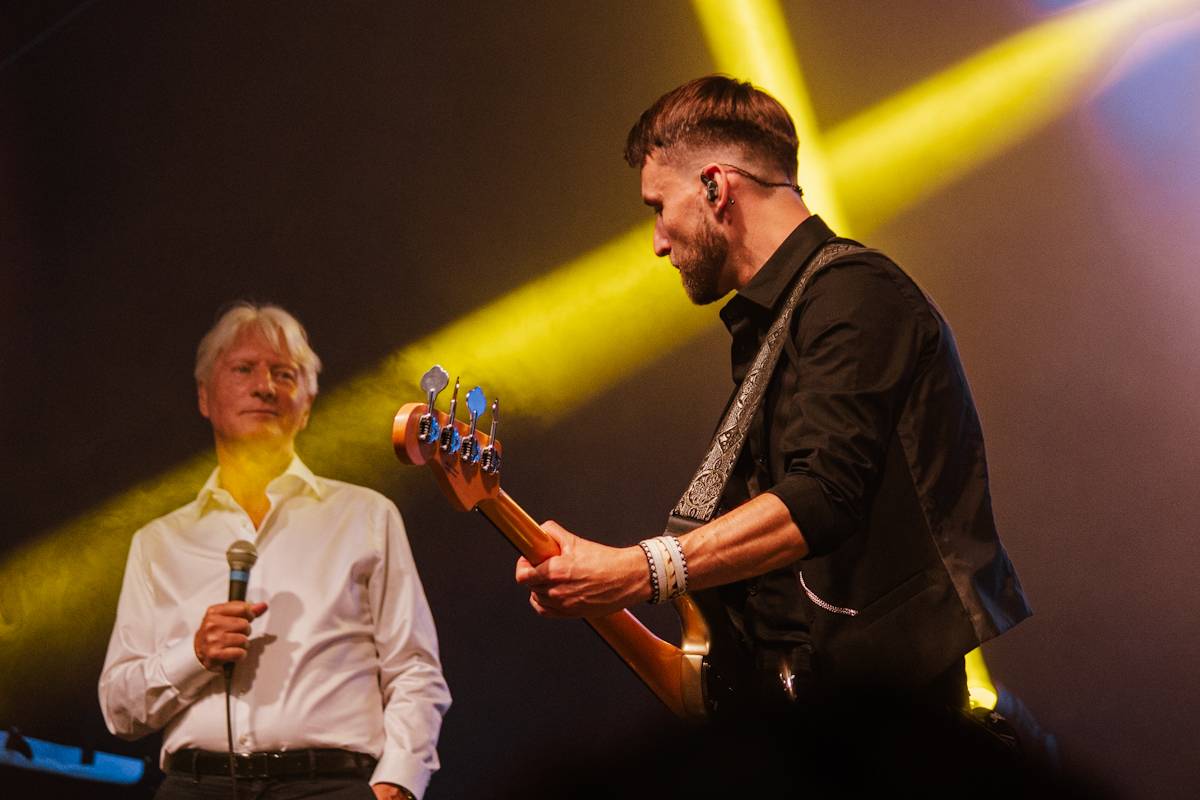 Michal Hrůza zazpíval Občanské plovárně, na pódium si pozval i Michala Malátného