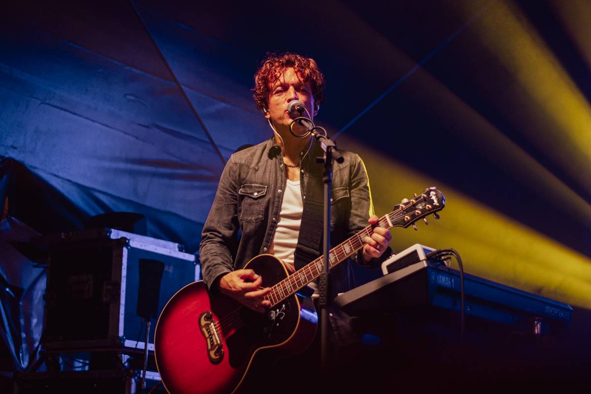 Michal Hrůza zazpíval Občanské plovárně, na pódium si pozval i Michala Malátného