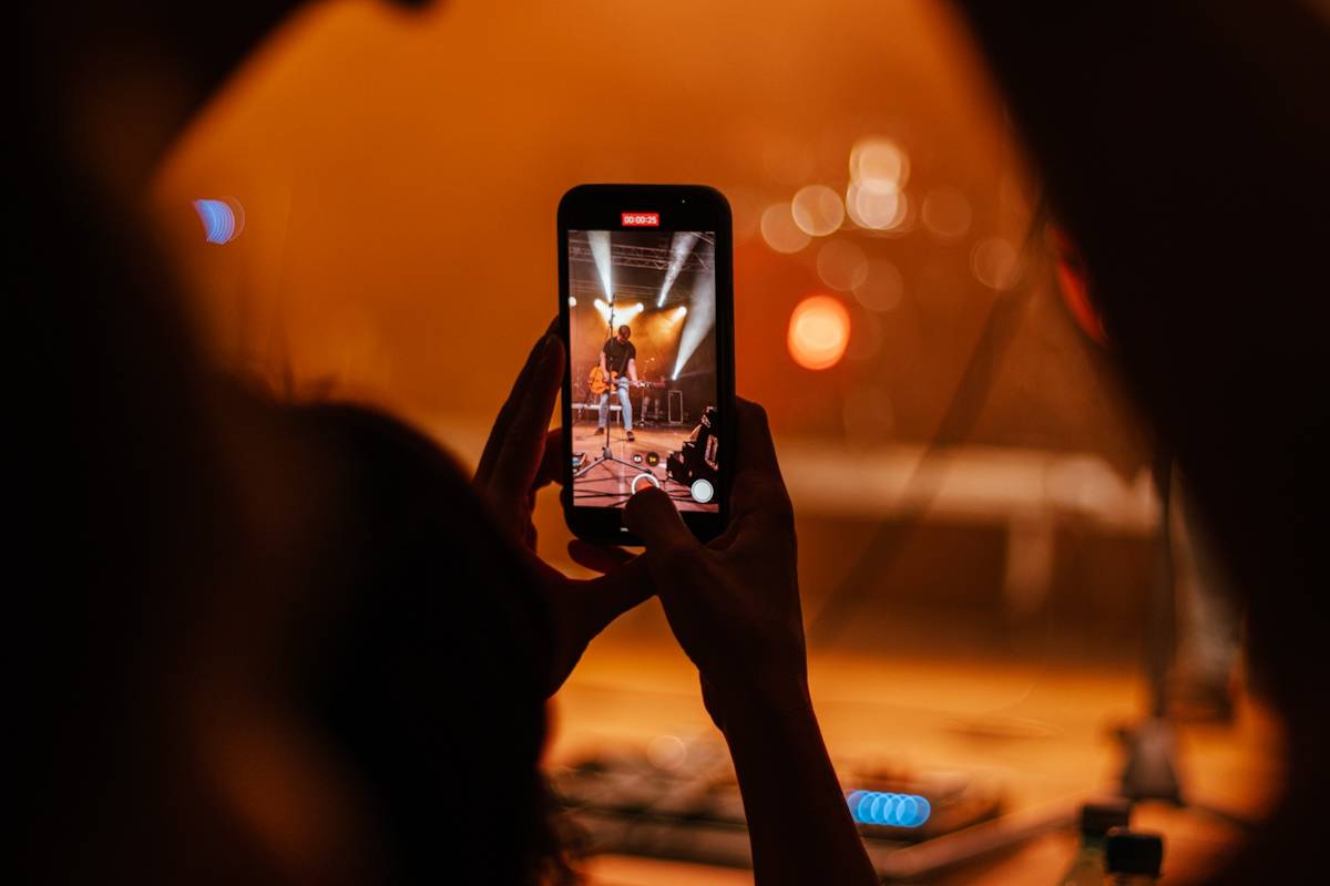 Michal Hrůza zazpíval Občanské plovárně, na pódium si pozval i Michala Malátného