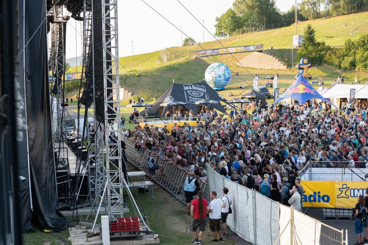 Benátská! slaví třicet let. První den přivezla Jelena, O5 a Radeček nebo Vypsanou fiXu