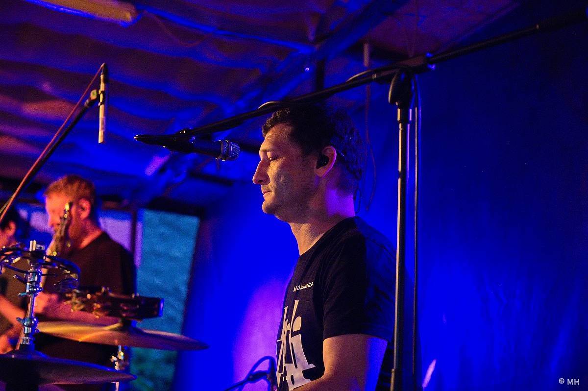 Ani déšť je nezastavil. Letní kapela s Jaromírem 99 bavili Plzeň