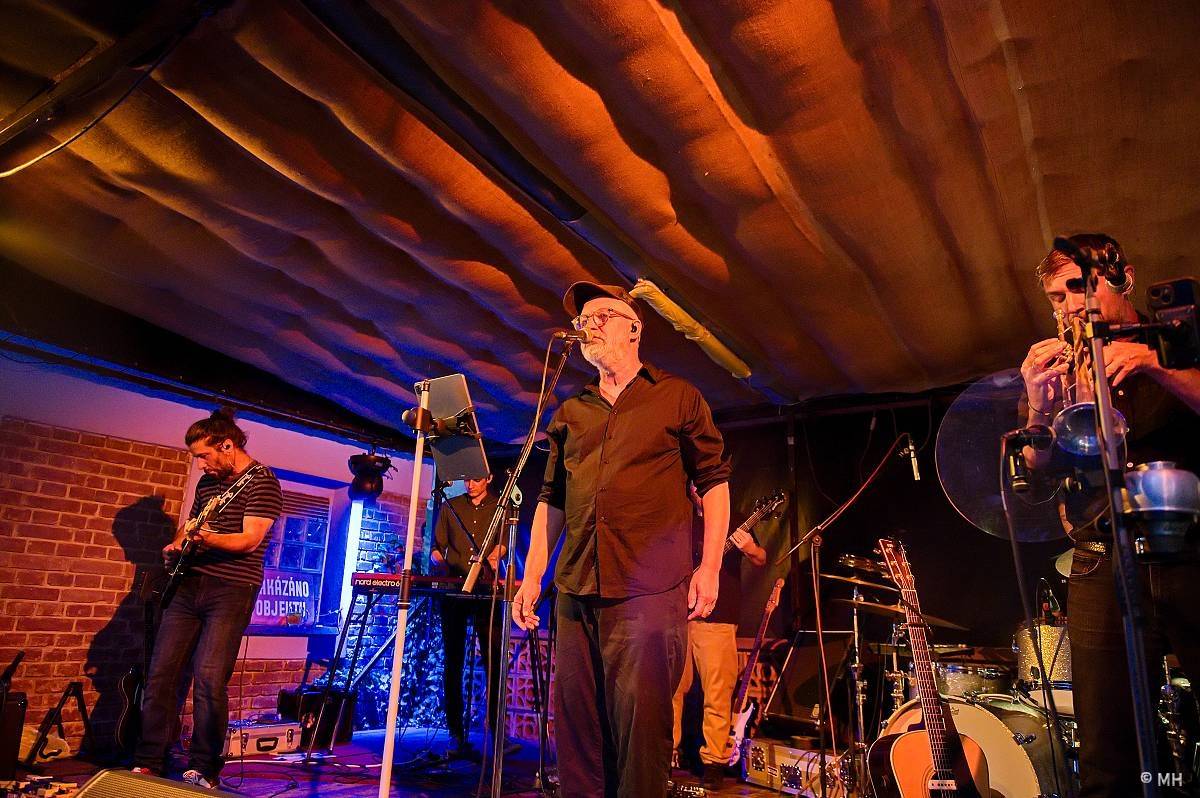 Ani déšť je nezastavil. Letní kapela s Jaromírem 99 bavili Plzeň