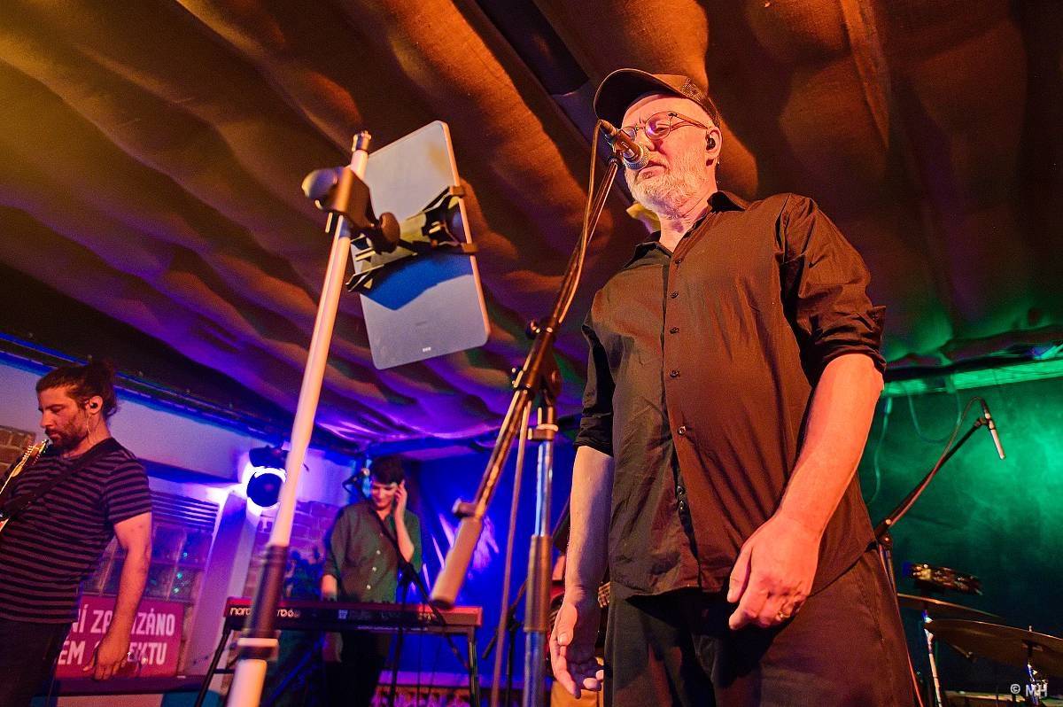Ani déšť je nezastavil. Letní kapela s Jaromírem 99 bavili Plzeň