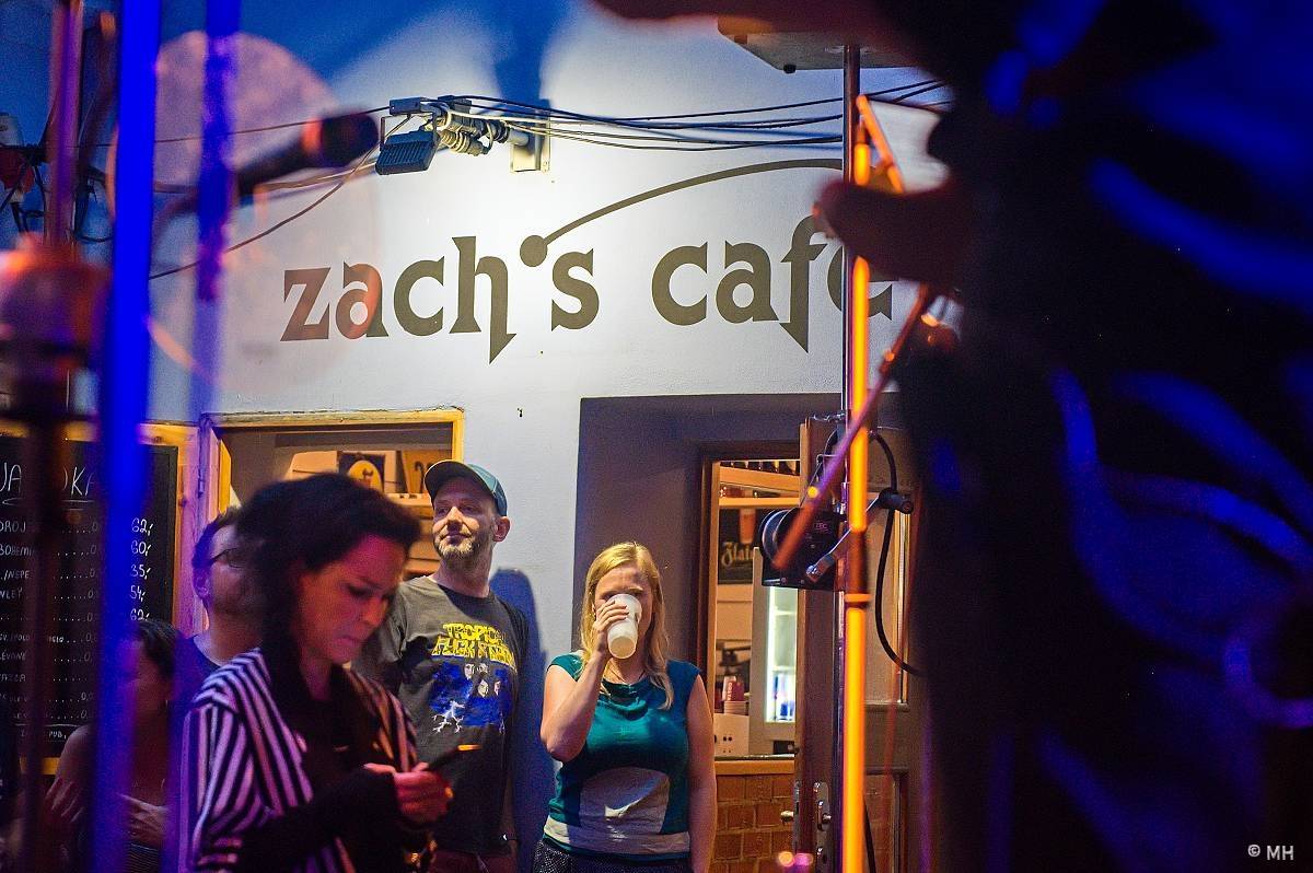 Ani déšť je nezastavil. Letní kapela s Jaromírem 99 bavili Plzeň