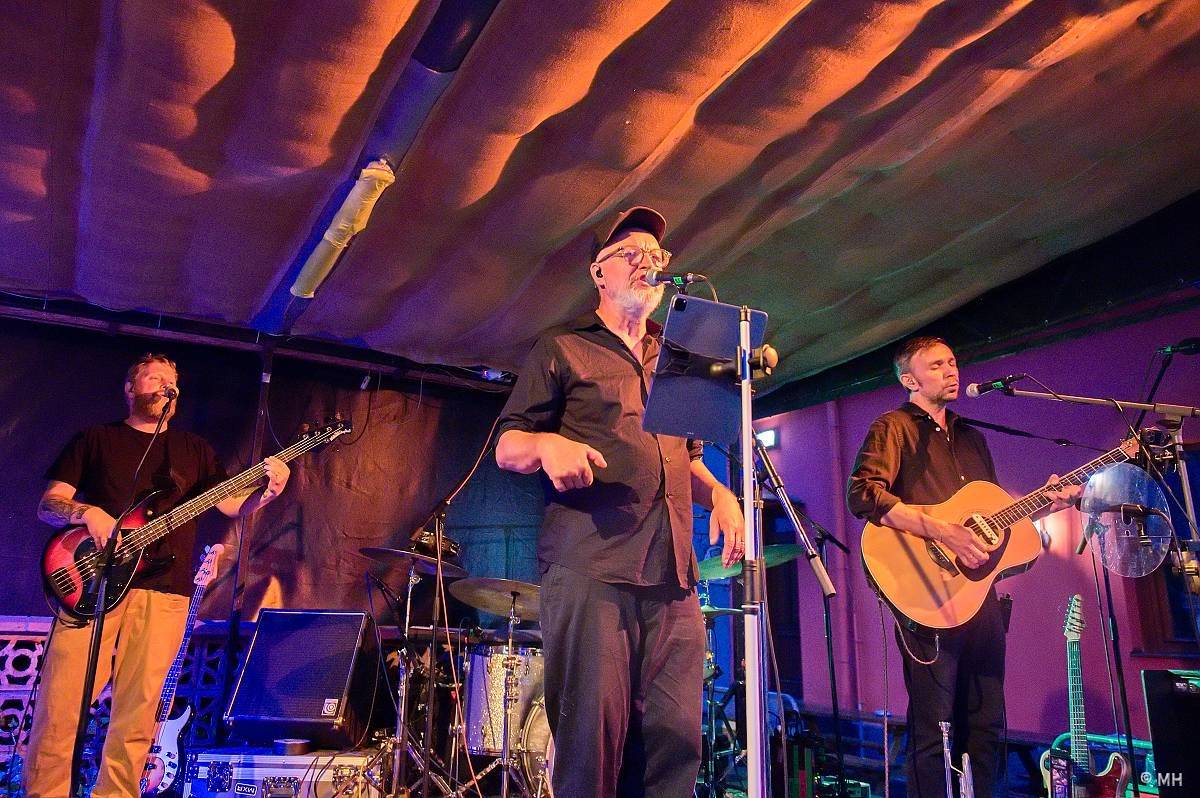 Ani déšť je nezastavil. Letní kapela s Jaromírem 99 bavili Plzeň