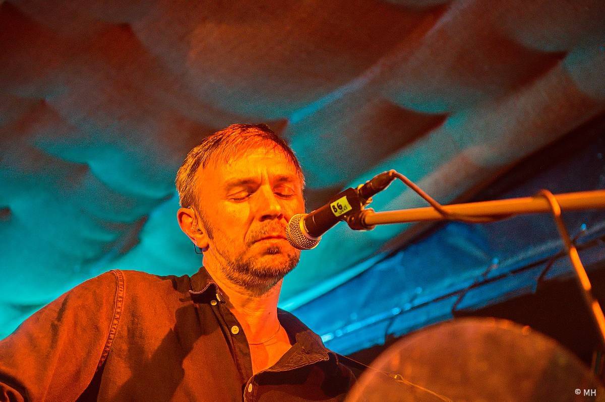 Ani déšť je nezastavil. Letní kapela s Jaromírem 99 bavili Plzeň