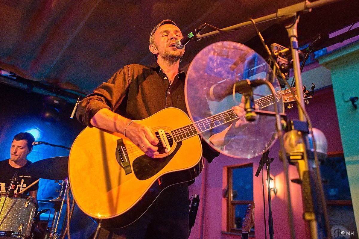 Ani déšť je nezastavil. Letní kapela s Jaromírem 99 bavili Plzeň