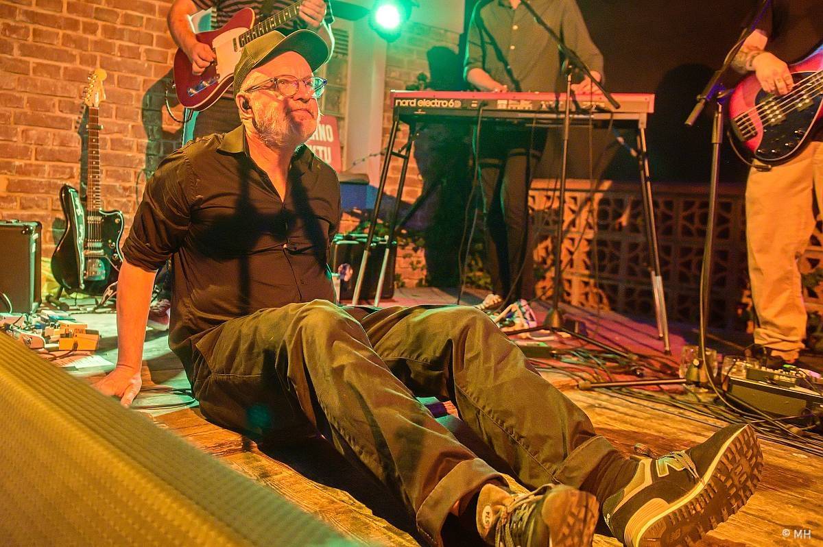 Ani déšť je nezastavil. Letní kapela s Jaromírem 99 bavili Plzeň